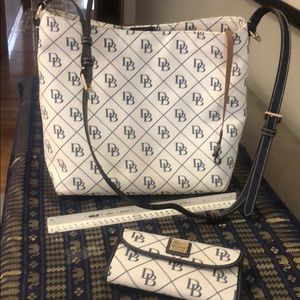 Dooney & Bourke tote